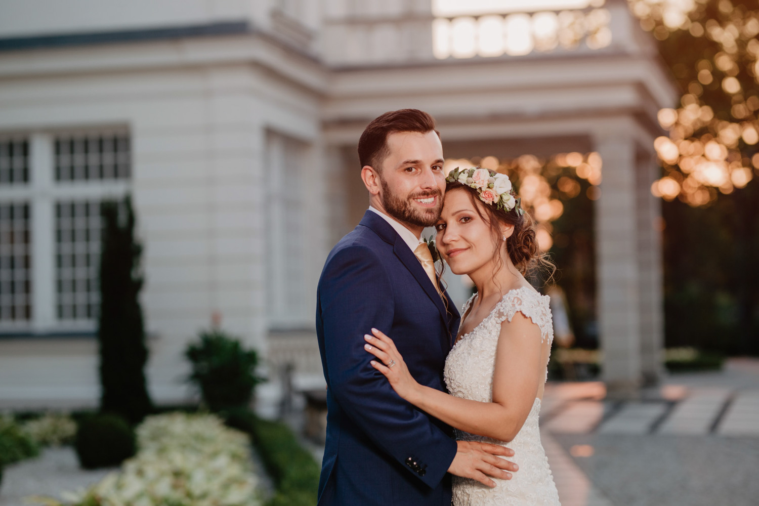 sesja o zachodzie słońca Lili i Ky w Pałacu Romantycznym