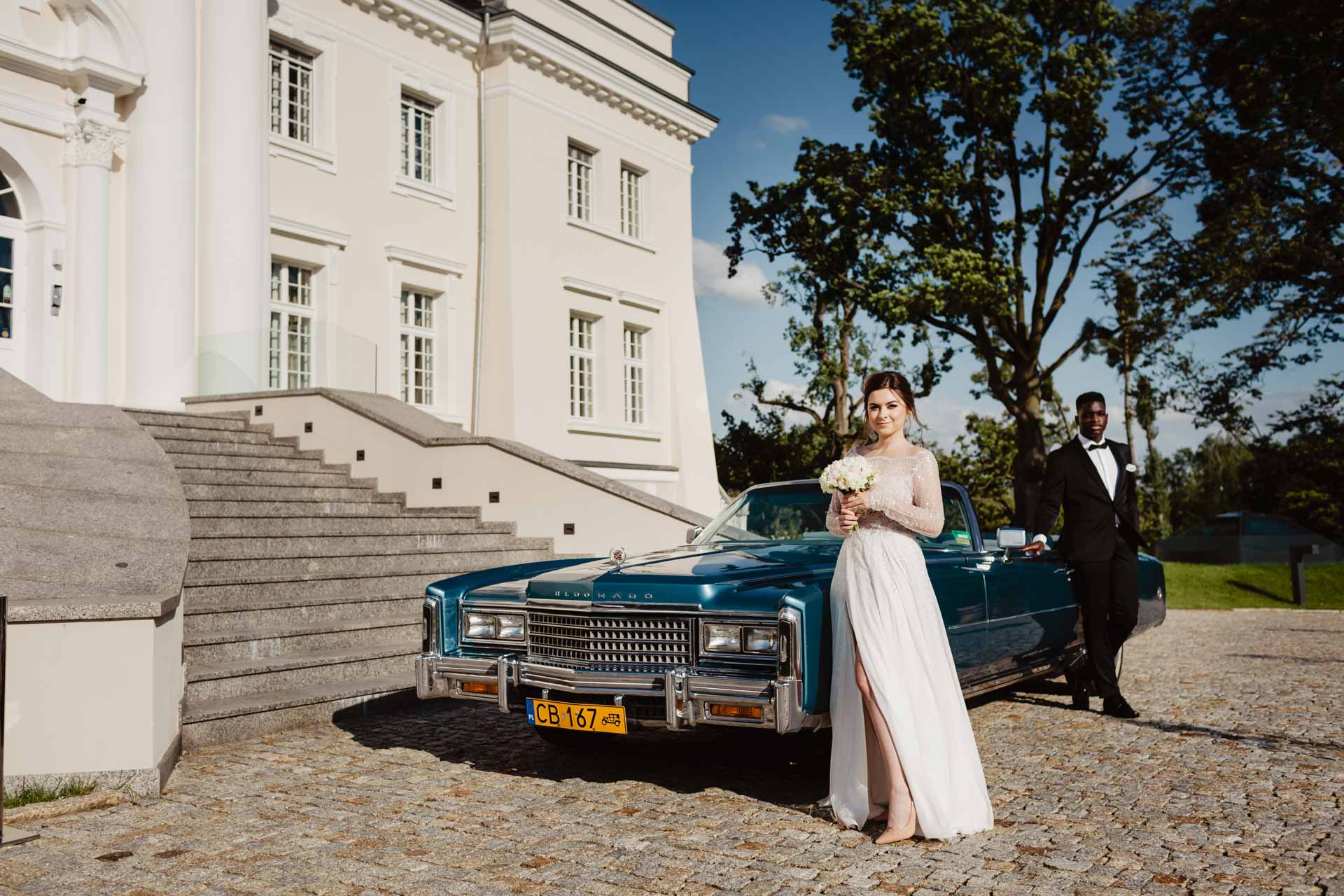 Sesja ślubna w Pałacu Komierowo - Karolina i Niamba