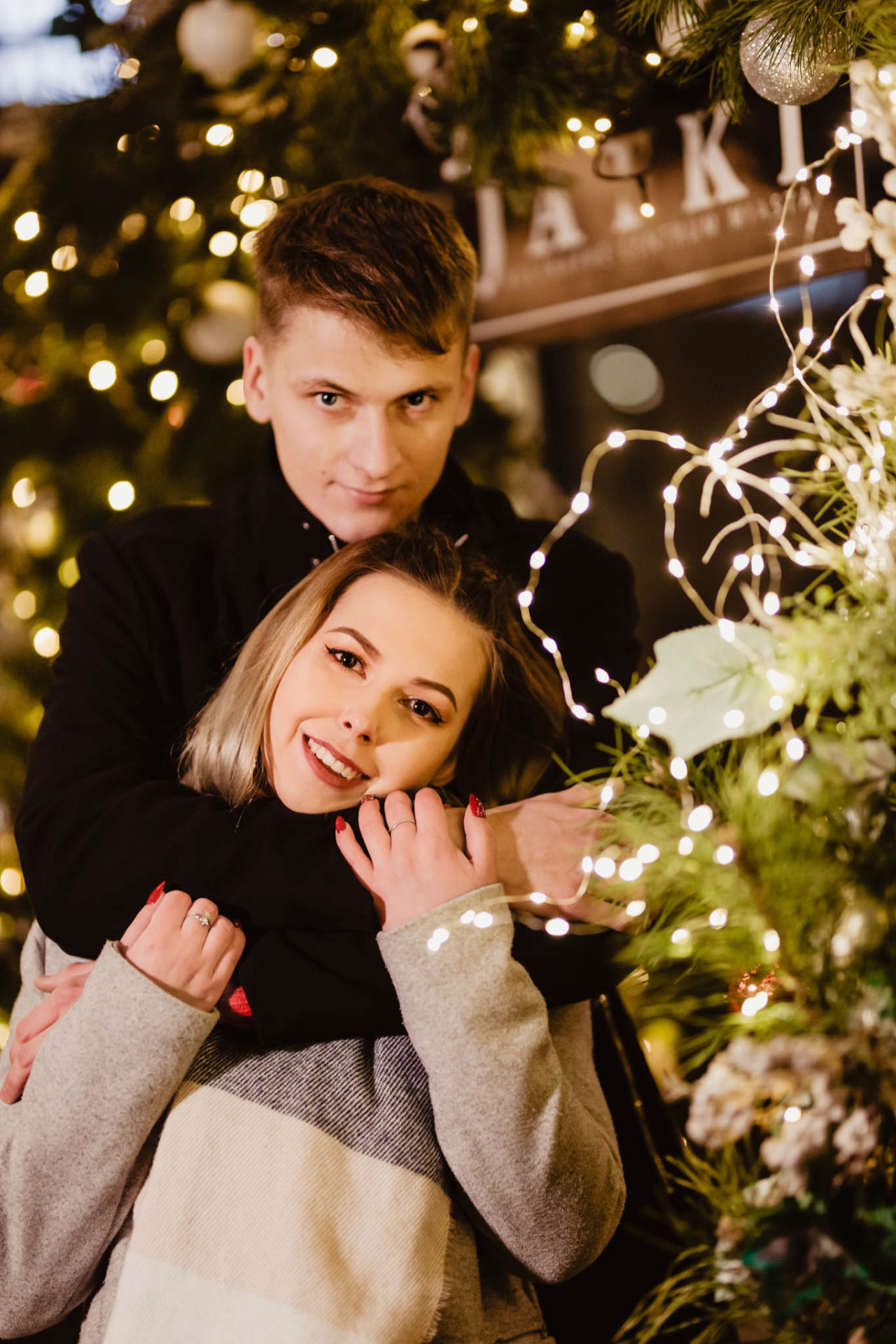 Zimowa sesja narzeczeńska na rynku w Bydgoszczy | Klaudia i Norbert