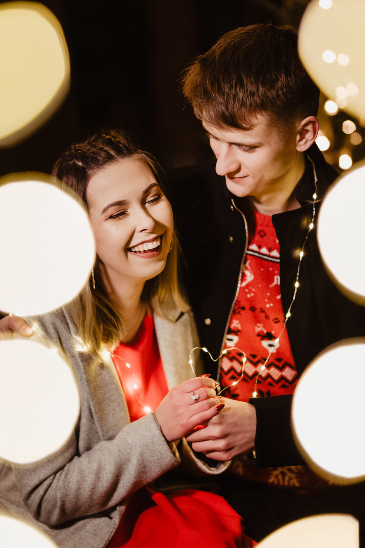 Zimowa sesja narzeczeńska na rynku w Bydgoszczy | Klaudia i Norbert