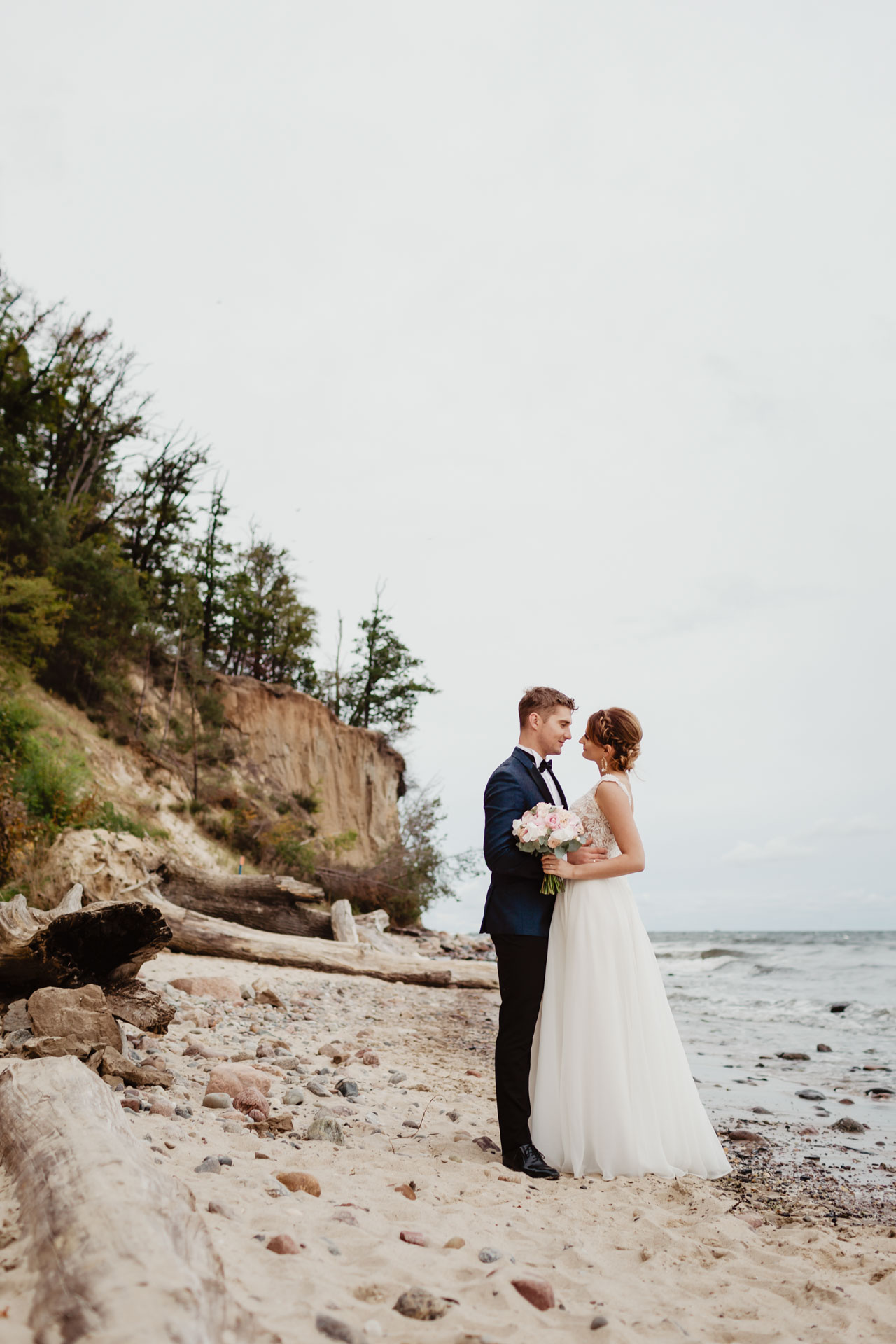 Sesja ślubna nad morzem Patrycji i Arka | Klif Orłowski