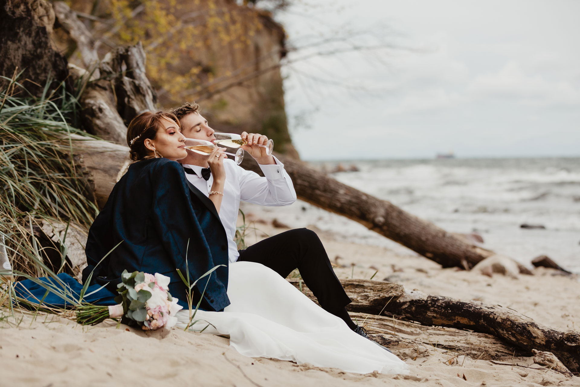 Sesja ślubna nad morzem Patrycji i Arka | Klif Orłowski