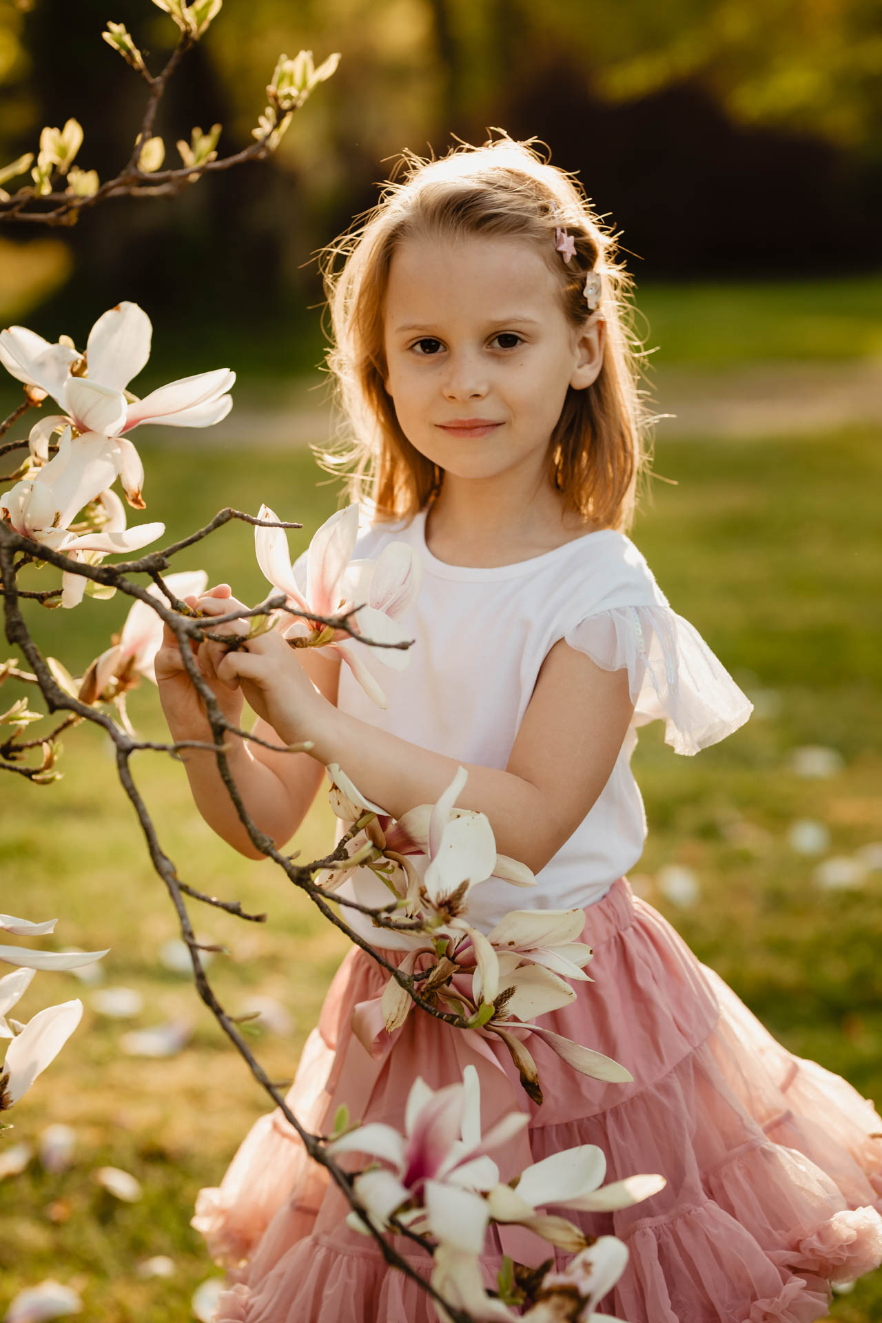 Sesja rodzinna wśród kwitnących magnolii