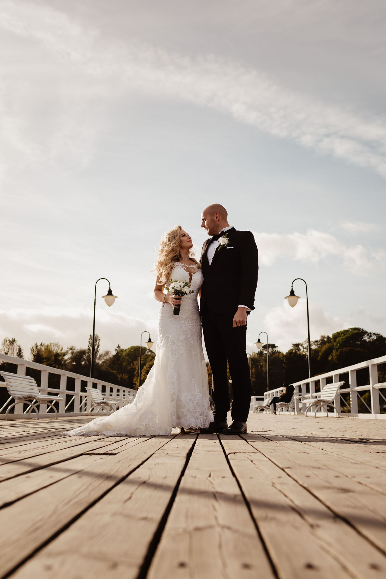 Sesja ślubna nad morzem ze zwierzakami | Klaudia i Piotrek