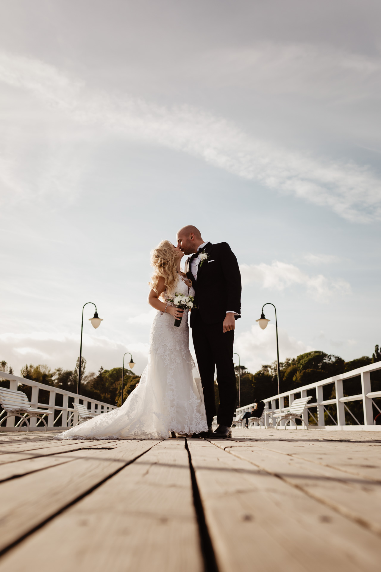 Sesja ślubna nad morzem ze zwierzakami | Klaudia i Piotrek