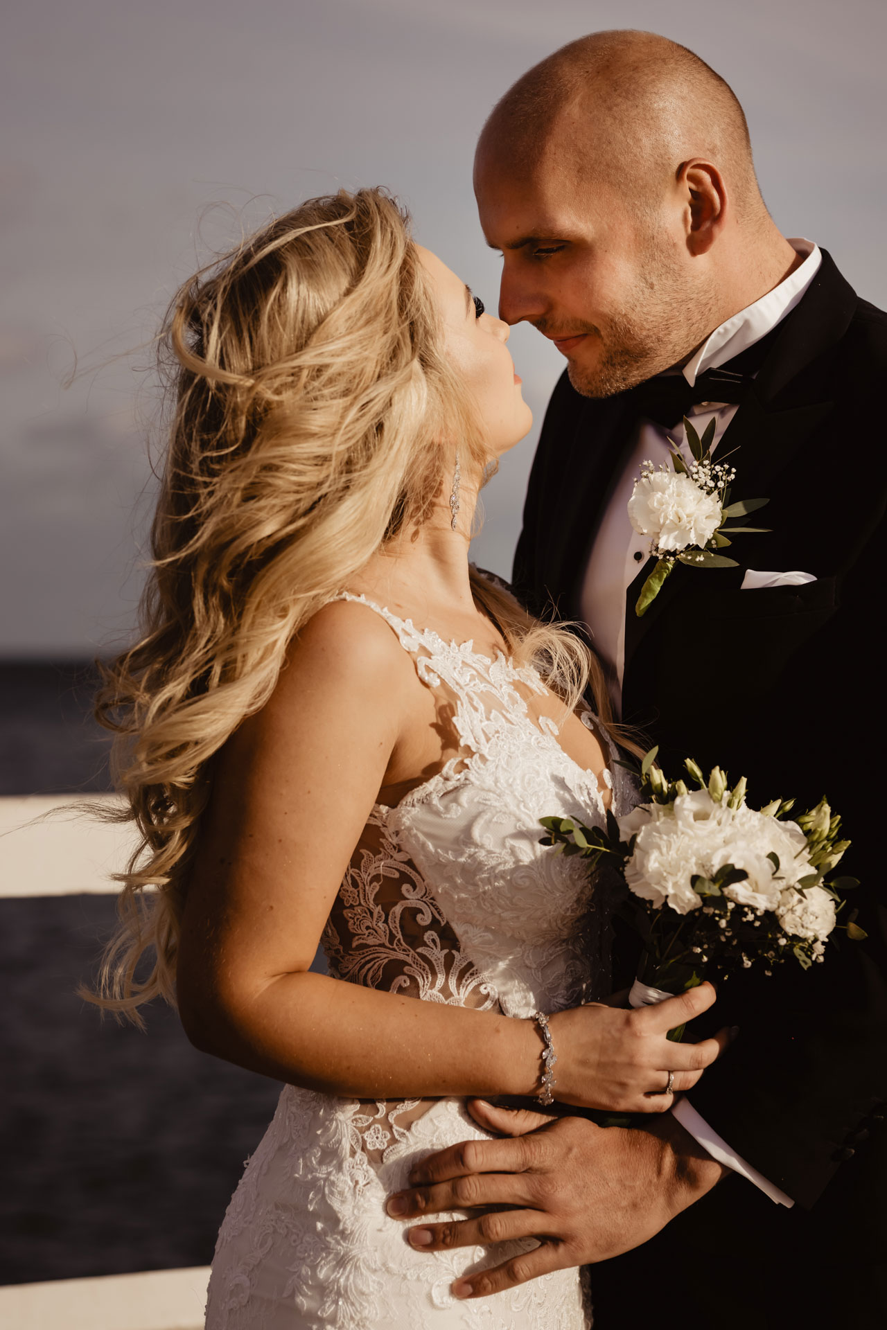 Sesja ślubna nad morzem ze zwierzakami | Klaudia i Piotrek