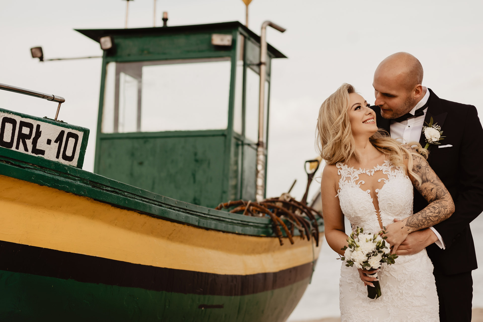 Sesja ślubna nad morzem ze zwierzakami | Klaudia i Piotrek