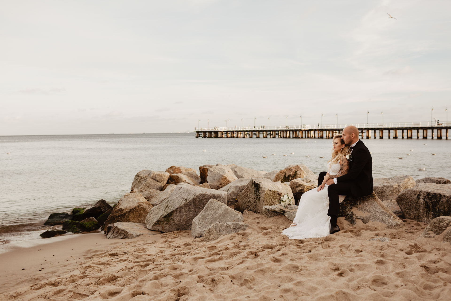 Sesja ślubna nad morzem ze zwierzakami | Klaudia i Piotrek
