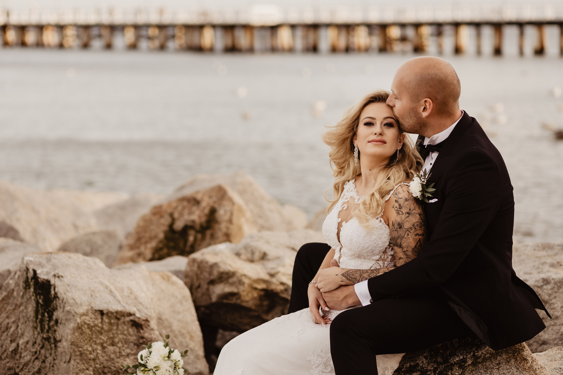Sesja ślubna nad morzem ze zwierzakami | Klaudia i Piotrek