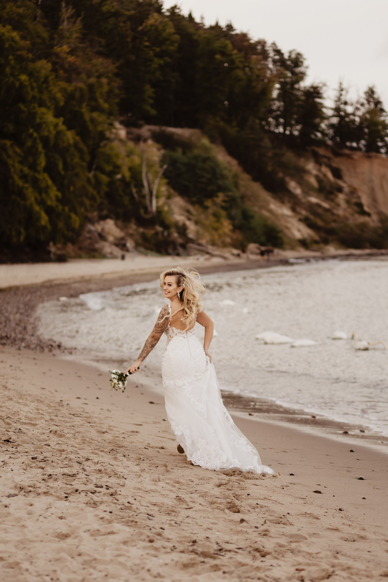 Sesja ślubna nad morzem ze zwierzakami | Klaudia i Piotrek