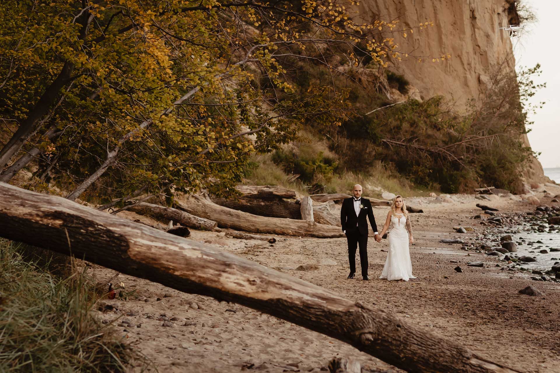Sesja ślubna nad morzem ze zwierzakami | Klaudia i Piotrek