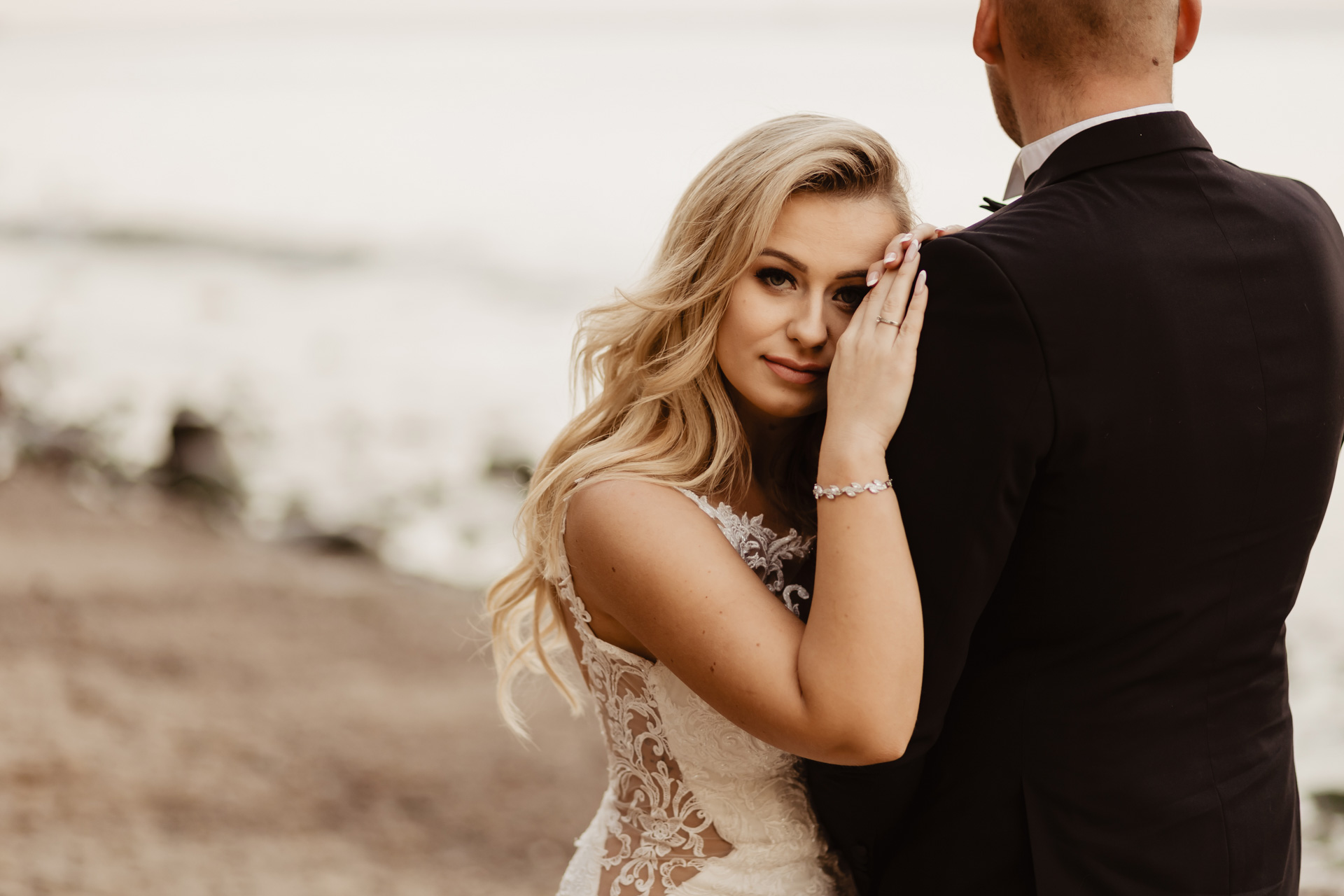 Sesja ślubna nad morzem ze zwierzakami | Klaudia i Piotrek